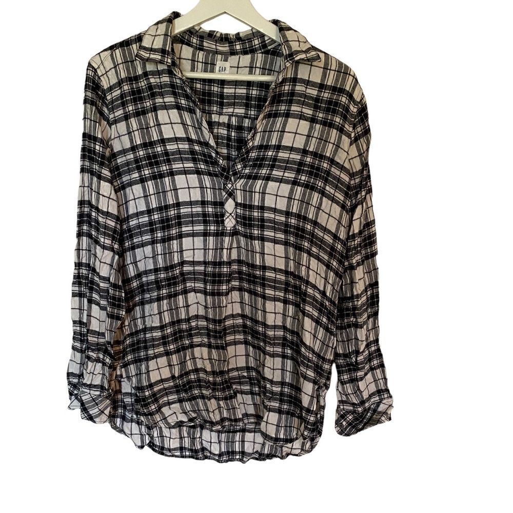 Gap
small black white flannel button up
